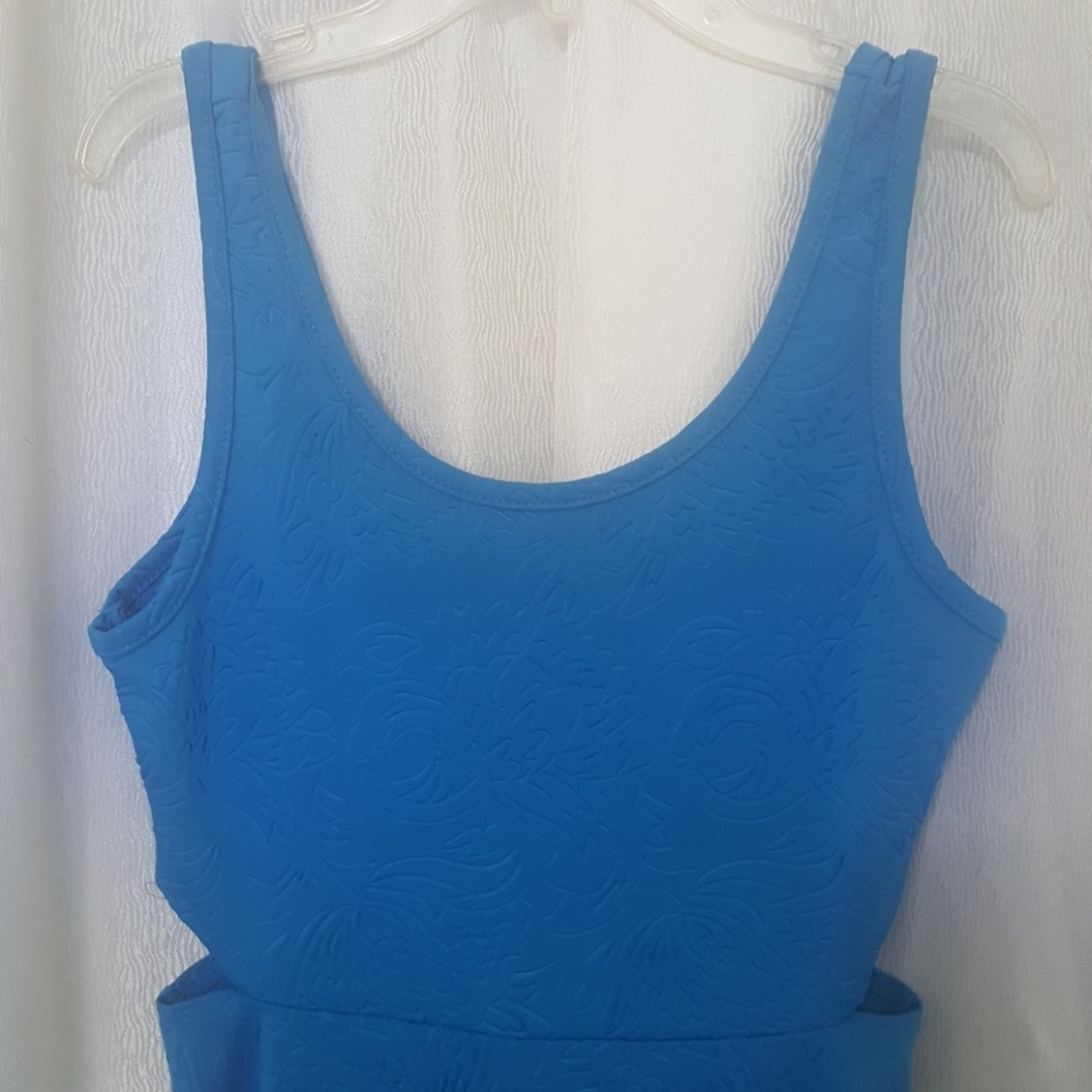 Dress - Picture 2 of 4